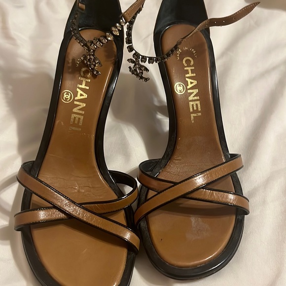 Made in Italy Chanel size 36 tan and black patent trim - Picture 1 of 8